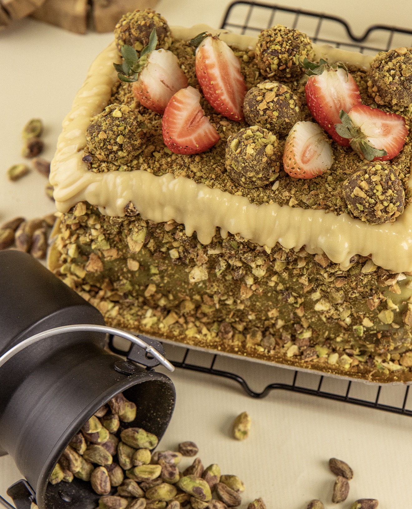 Bolo Pistache (massa branca) - La Regence Gourmet